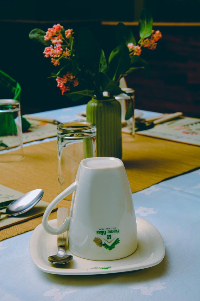 Coffee and tea service at Home Bliss café